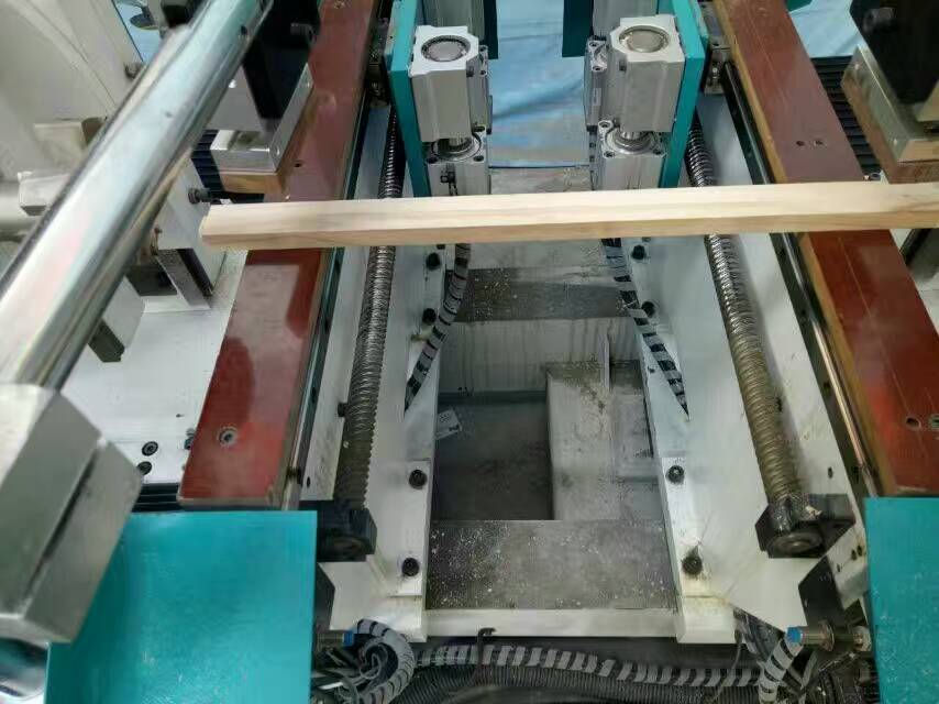 廣東湛江興隆數(shù)控雙端銑榫機(jī)多工位開榫機(jī)