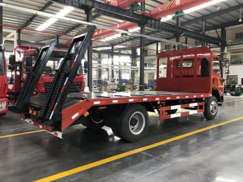 平板運(yùn)輸車價(jià)格單橋大運(yùn)150挖機(jī)