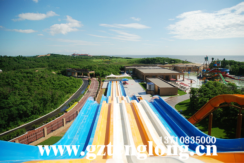 彩虹競(jìng)賽滑梯大型玻璃鋼水滑梯水上樂園設(shè)備