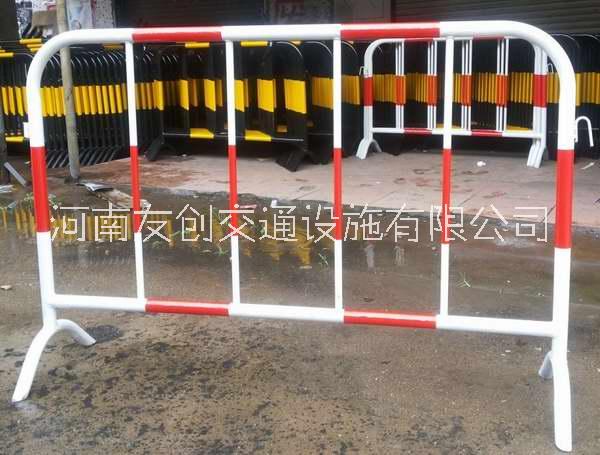 鐵馬護(hù)欄不銹鋼加厚噴塑道路護(hù)欄 隔離鐵馬圍欄廠家 黃黑鐵馬