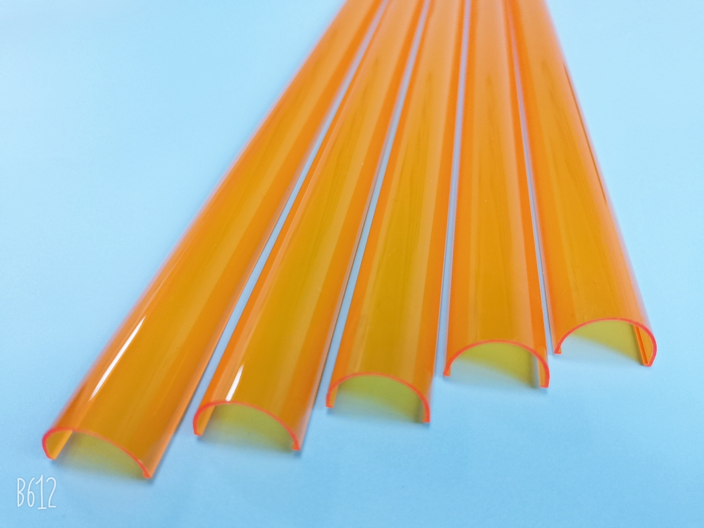 廠家供應(yīng)雙色PC燈罩 LED日光燈PC罩 PC塑料管pc罩套件