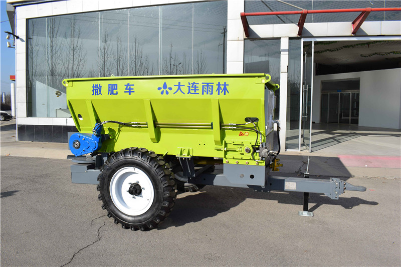 廠家直銷 大型雞糞鮮糞揚(yáng)糞車 可撒牛羊糞 拖拉機(jī)牽引