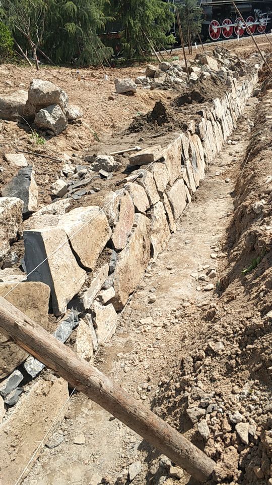 陜西西安護坡石制作、廠家供應、價錢、聯(lián)系方式【陜西泓海商貿(mào)有限公司】