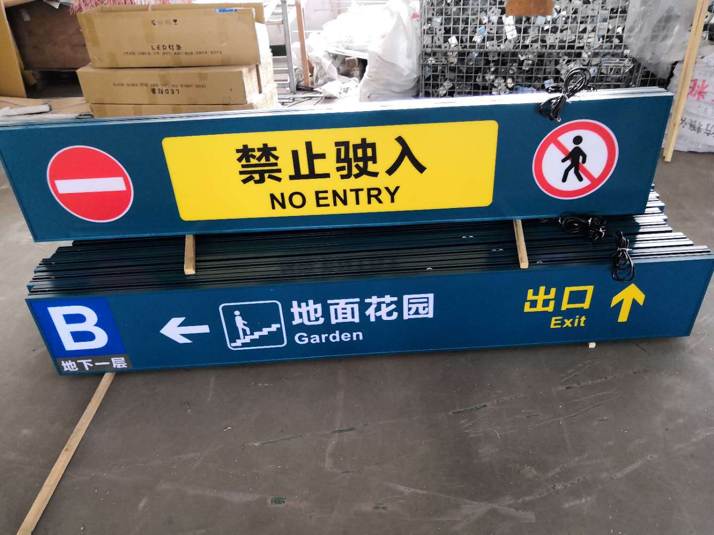 鋁板燈箱，不銹鋼材質(zhì)燈箱，鍍鋅材質(zhì)燈箱，燈箱廠(chǎng)家批發(fā)，
