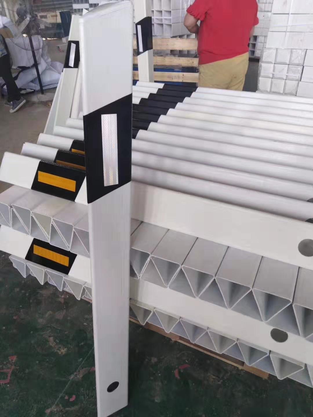 公路柱式玻璃鋼輪廓標120*120*1250mm現(xiàn)貨廠家