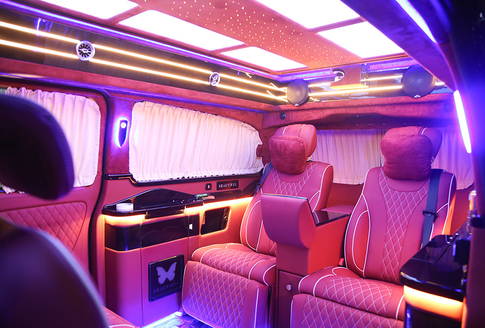 奔馳威霆四六座內(nèi)飾全隔斷吧臺(tái)椅