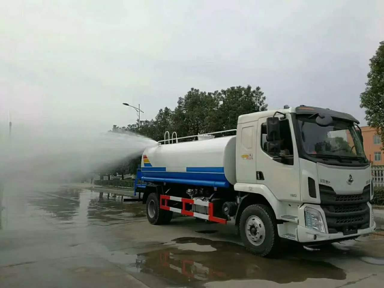 東莞東風D9 12噸抑塵車，東莞抑塵車招標，保養(yǎng)，銷售 東莞東風D9 12噸抑塵車{東莞莞集傳媒有限公司}