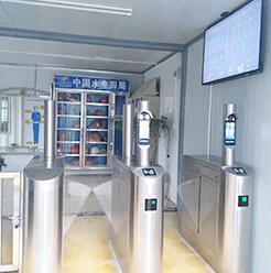 工地動(dòng)態(tài)人臉識(shí)別閘機(jī)刷臉門禁三輥閘擺閘防撞人行通道閘機(jī)翼閘門