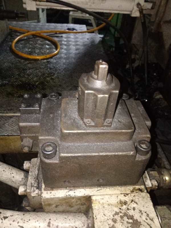 常熟辛莊客戶注塑機(jī)油泵維修