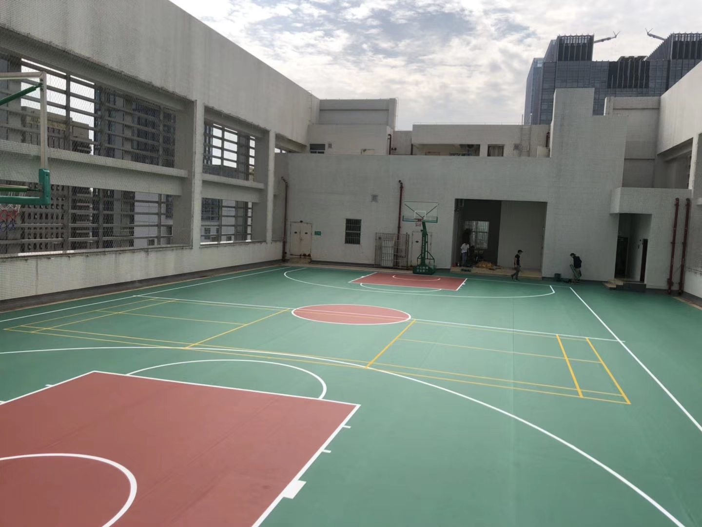 深圳市室外硅PU籃球場(chǎng) 5MM厚 彈性球場(chǎng) 環(huán)保 耐磨 廠家自銷符合國(guó)家標(biāo)準(zhǔn)