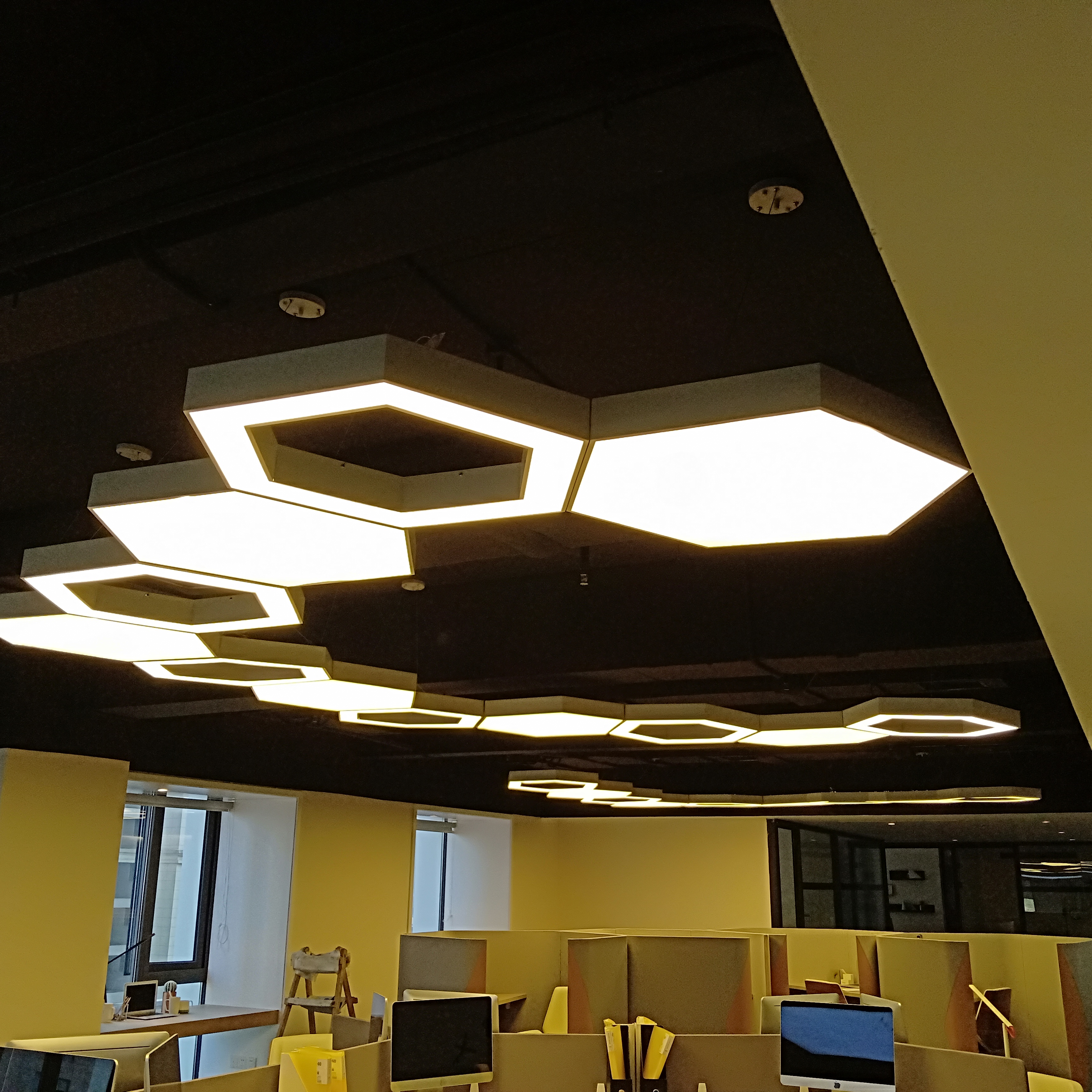 供應(yīng)軟膜天花適用場所與優(yōu)異性能和軟膜天花產(chǎn)品技術(shù)產(chǎn)數(shù)