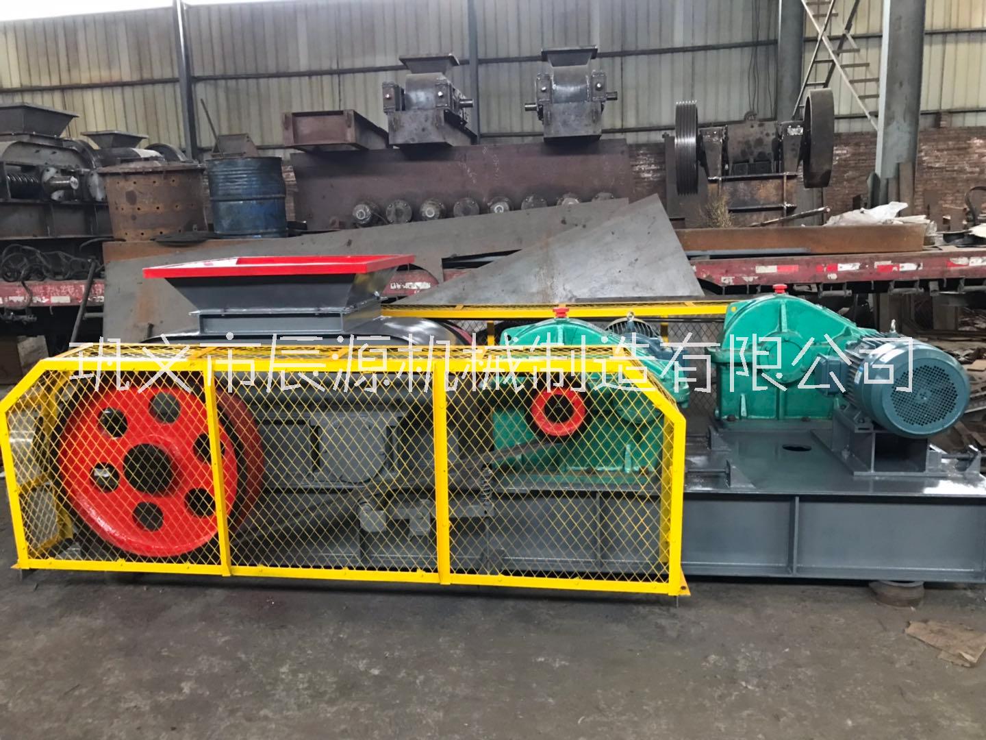 雙輥式破碎機(jī) 2PG500x700 對輥制砂機(jī)的型號及參數(shù)