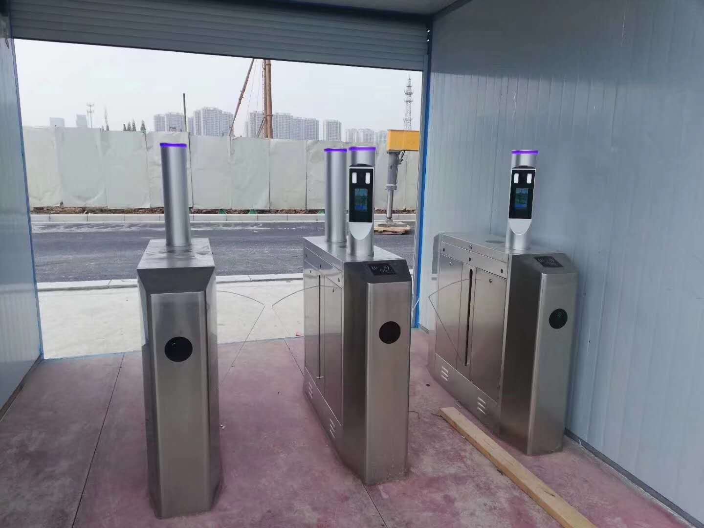 智能小鋼炮人臉識(shí)別門禁考勤機(jī)  實(shí)名制進(jìn)出管理 寫字樓小區(qū)速通門