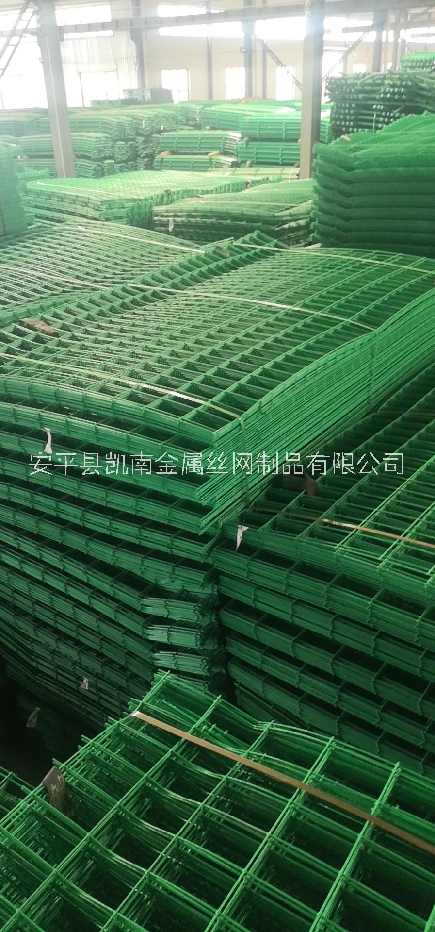 養(yǎng)雞鴨鐵絲網(wǎng)|養(yǎng)殖網(wǎng)護(hù)欄網(wǎng)|雙邊絲護(hù)欄網(wǎng)|鐵絲網(wǎng)護(hù)欄網(wǎng)