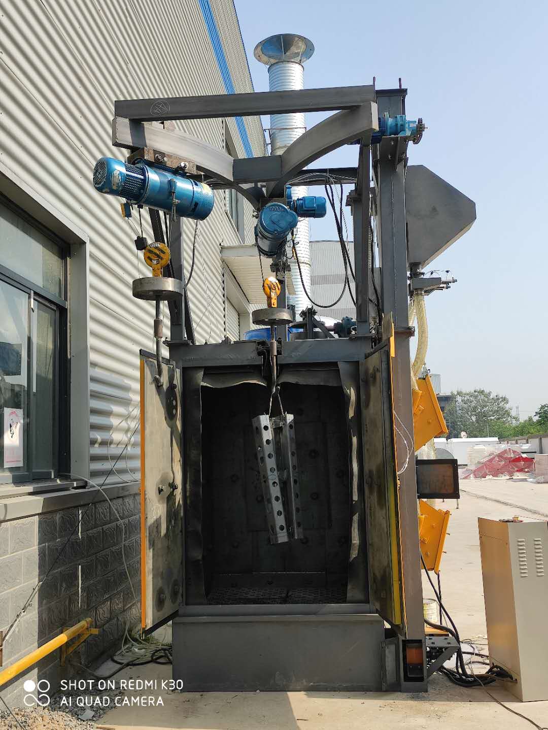 單雙鉤拋丸機(jī)廠家 q3710吊鉤拋丸清理機(jī)定制