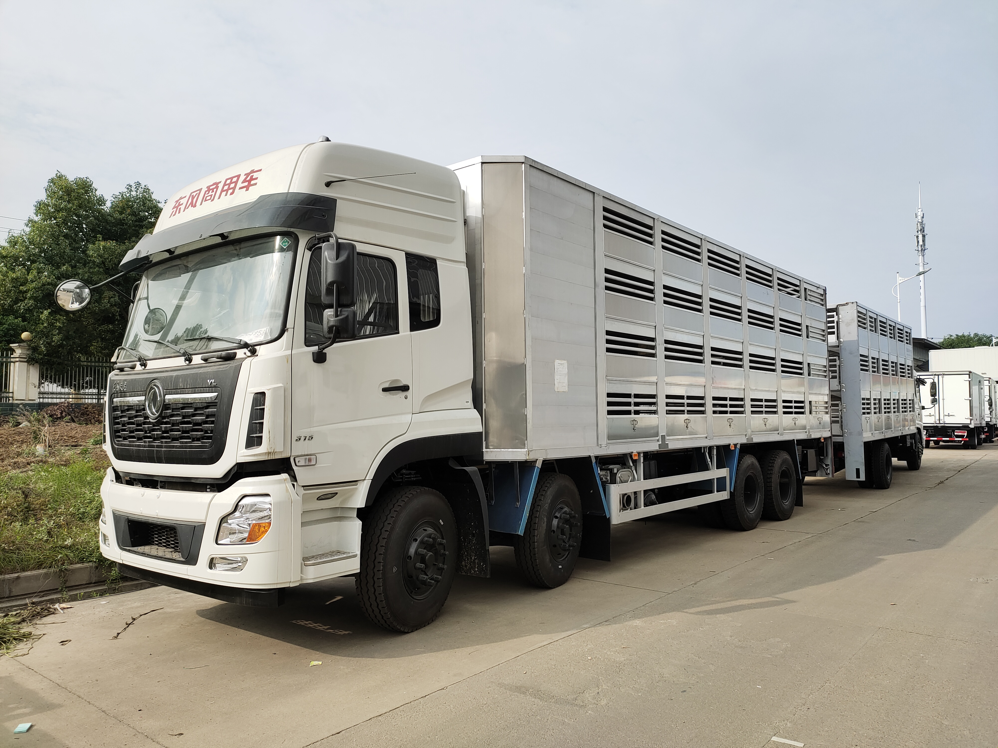 東風四橋畜禽運輸車  東風三層運豬車  國六畜禽運輸車  東風輕量化畜禽車