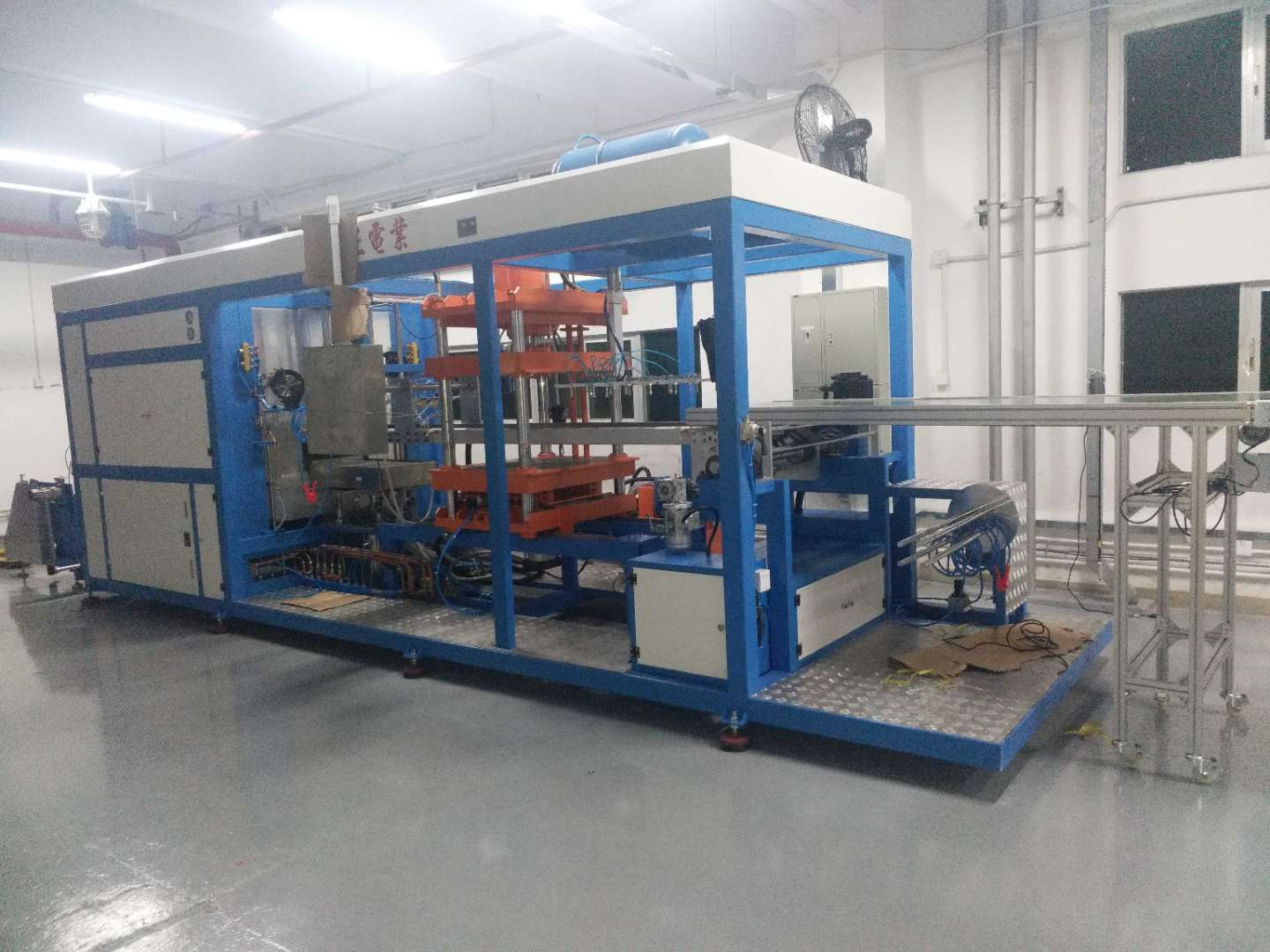 全自動吸塑機(jī) 正負(fù)壓三工位一體吸塑機(jī) 東莞機(jī)械設(shè)備廠家