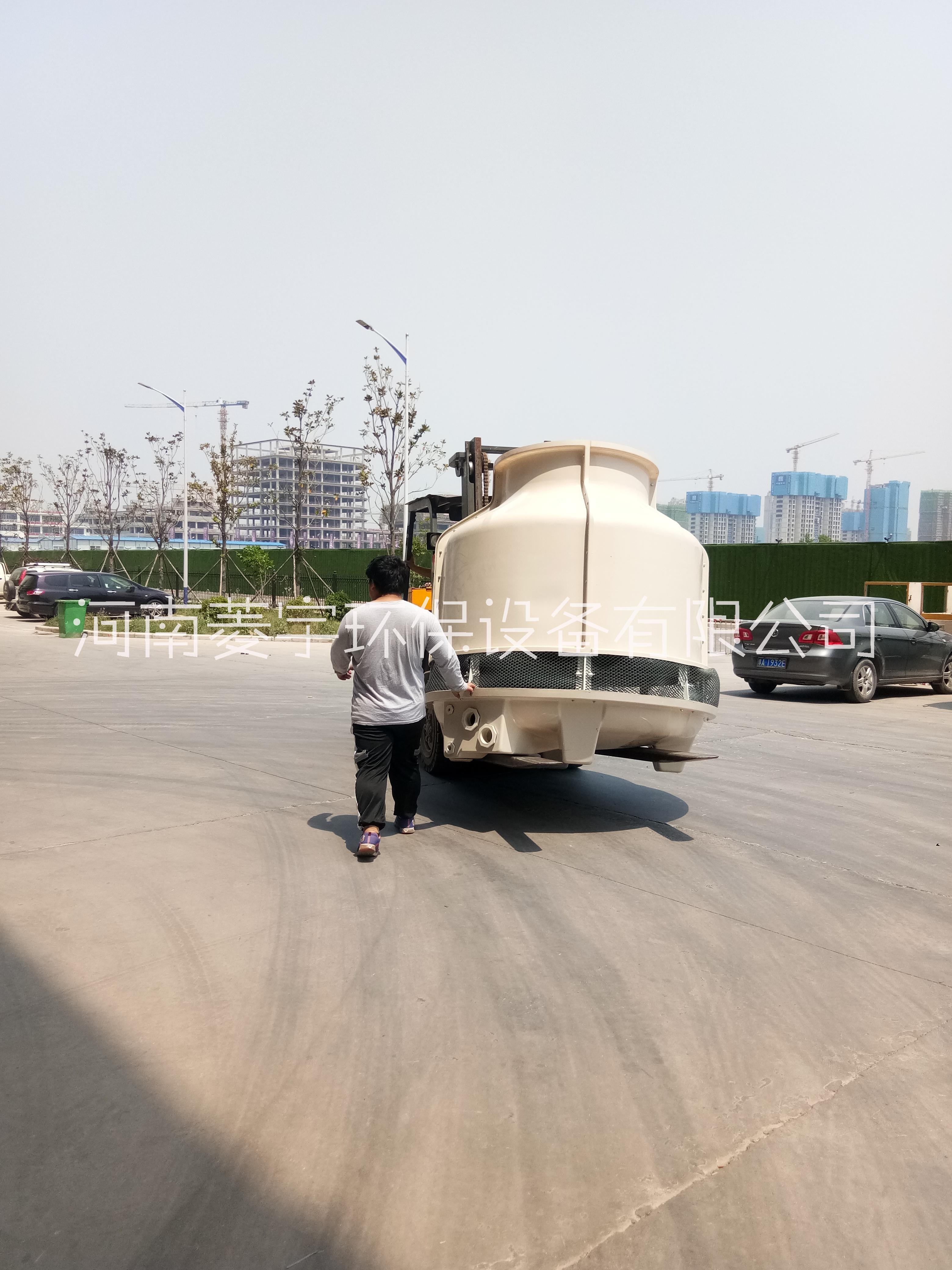 陜西咸陽50噸逆低噪音圓形冷卻塔廠制造冷卻塔配見及冷卻塔維修和更換