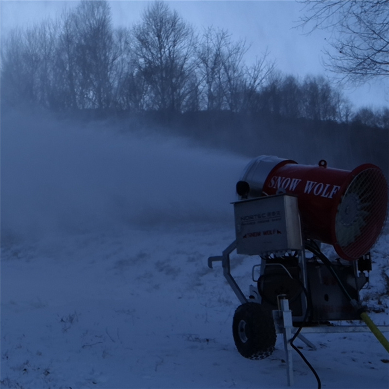 國產(chǎn)滑雪場人工造雪機使用環(huán)境 大型可移動造雪機制雪價格 滑雪場造雪機