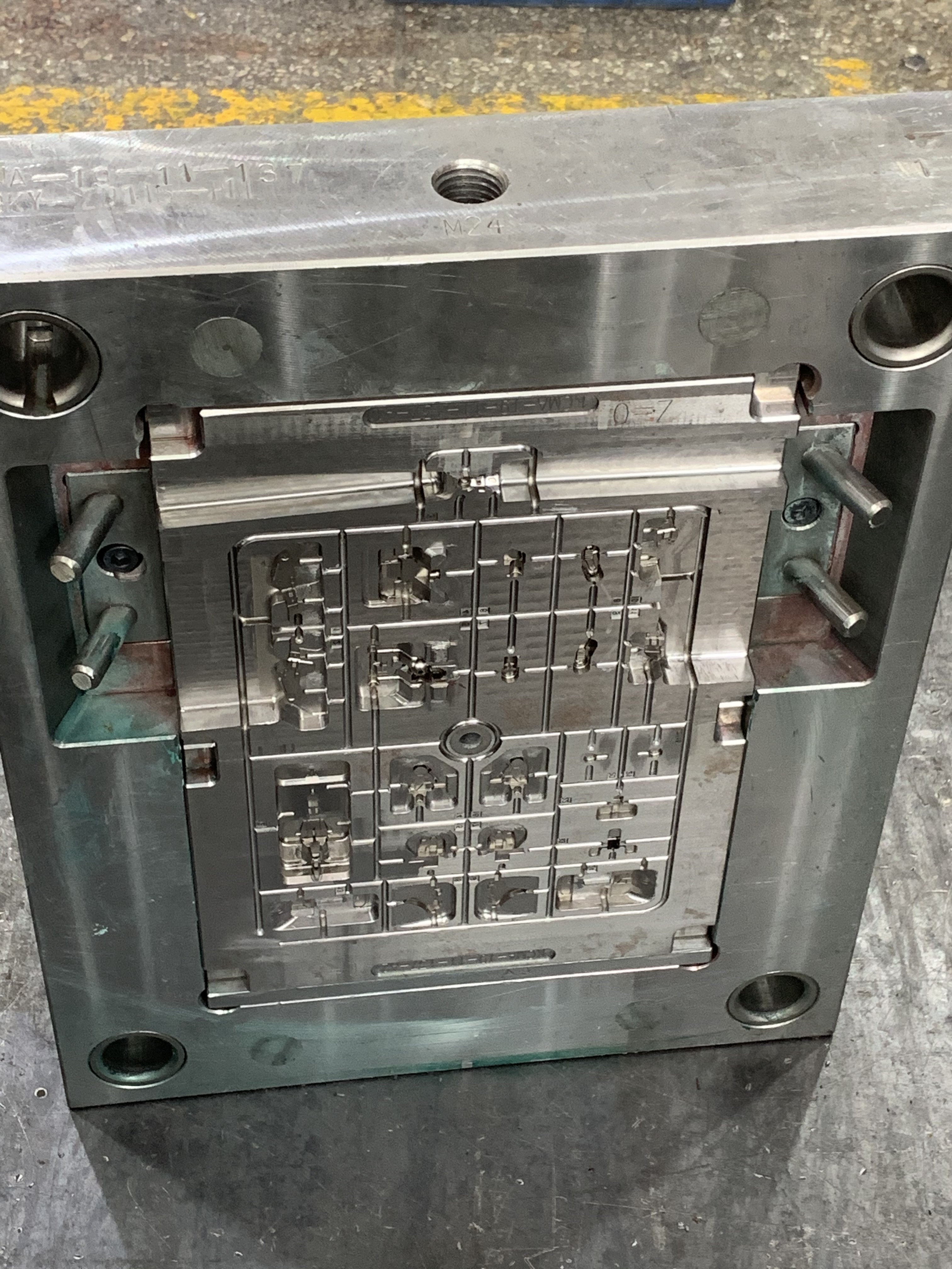 廣東大型廠家提供注塑模具設(shè)計與加工 模具加工與設(shè)計 注塑模 包膠模設(shè)計與加工 注射成型模