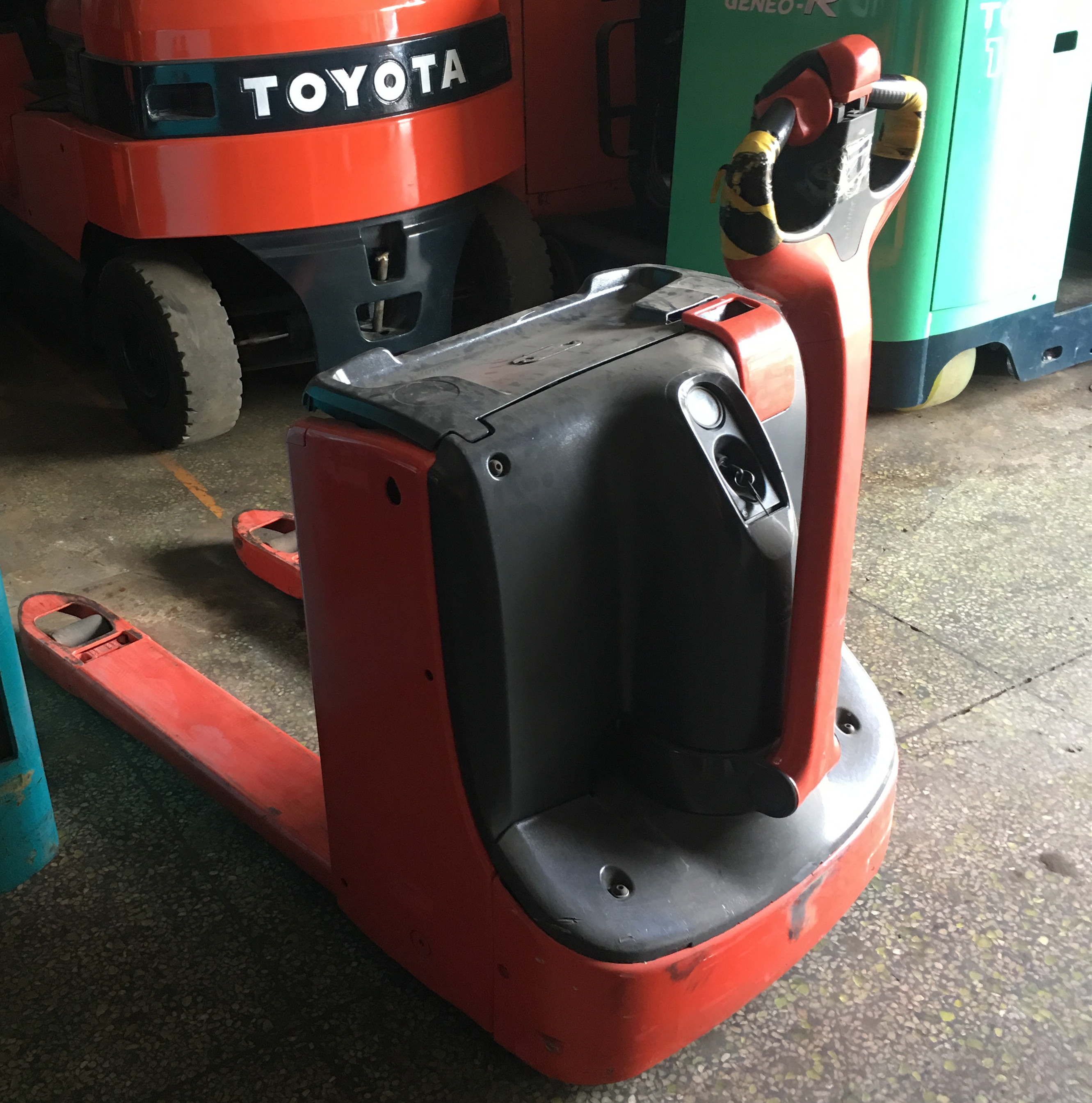 手動叉車升級款電動托盤搬運車