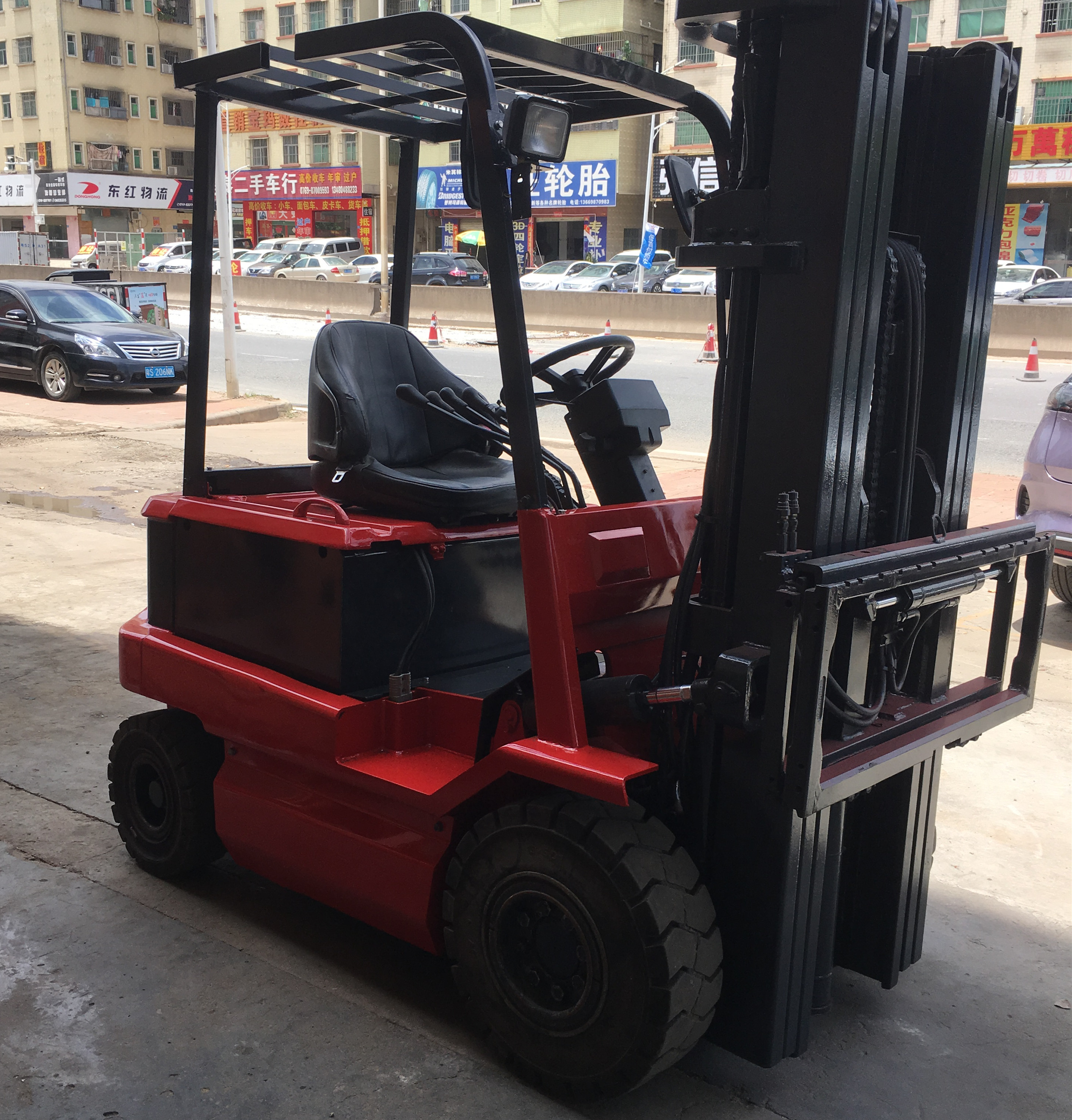 二手進(jìn)口NICHIYU2噸叉車電動叉車