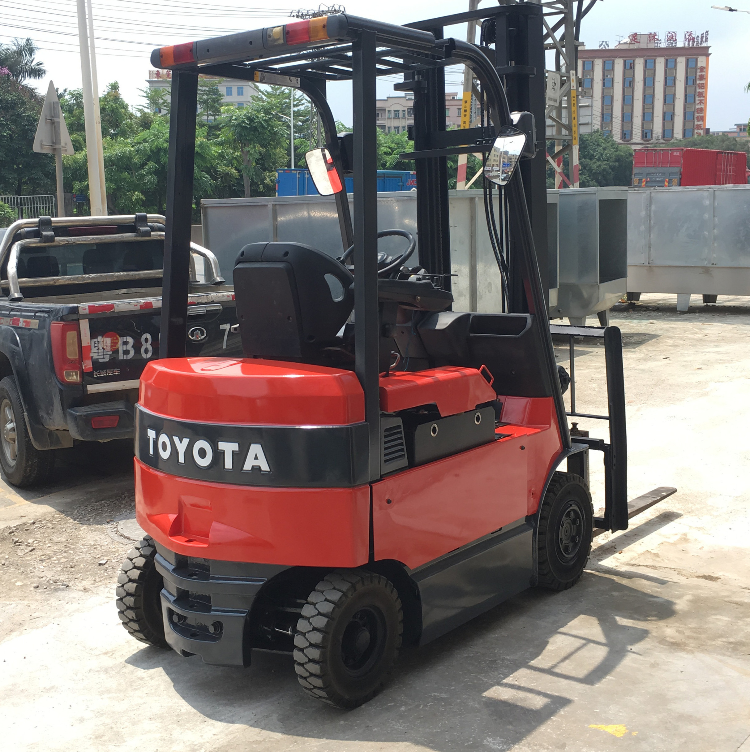 二手進(jìn)口2噸豐田 配全新電池電動(dòng)叉車出租出售