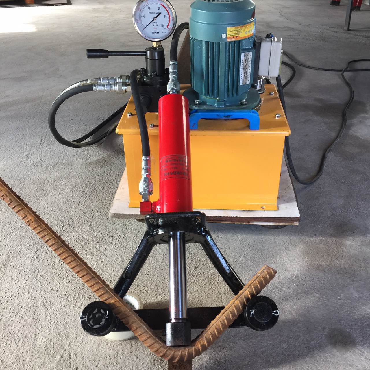 WQ32型手提式電動(dòng)液壓鋼筋彎曲調(diào)直一體機(jī)