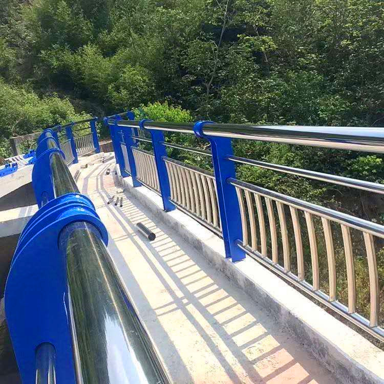 道路防撞護(hù)欄 景觀護(hù)欄 不銹鋼護(hù)欄  護(hù)欄立柱多少錢一米