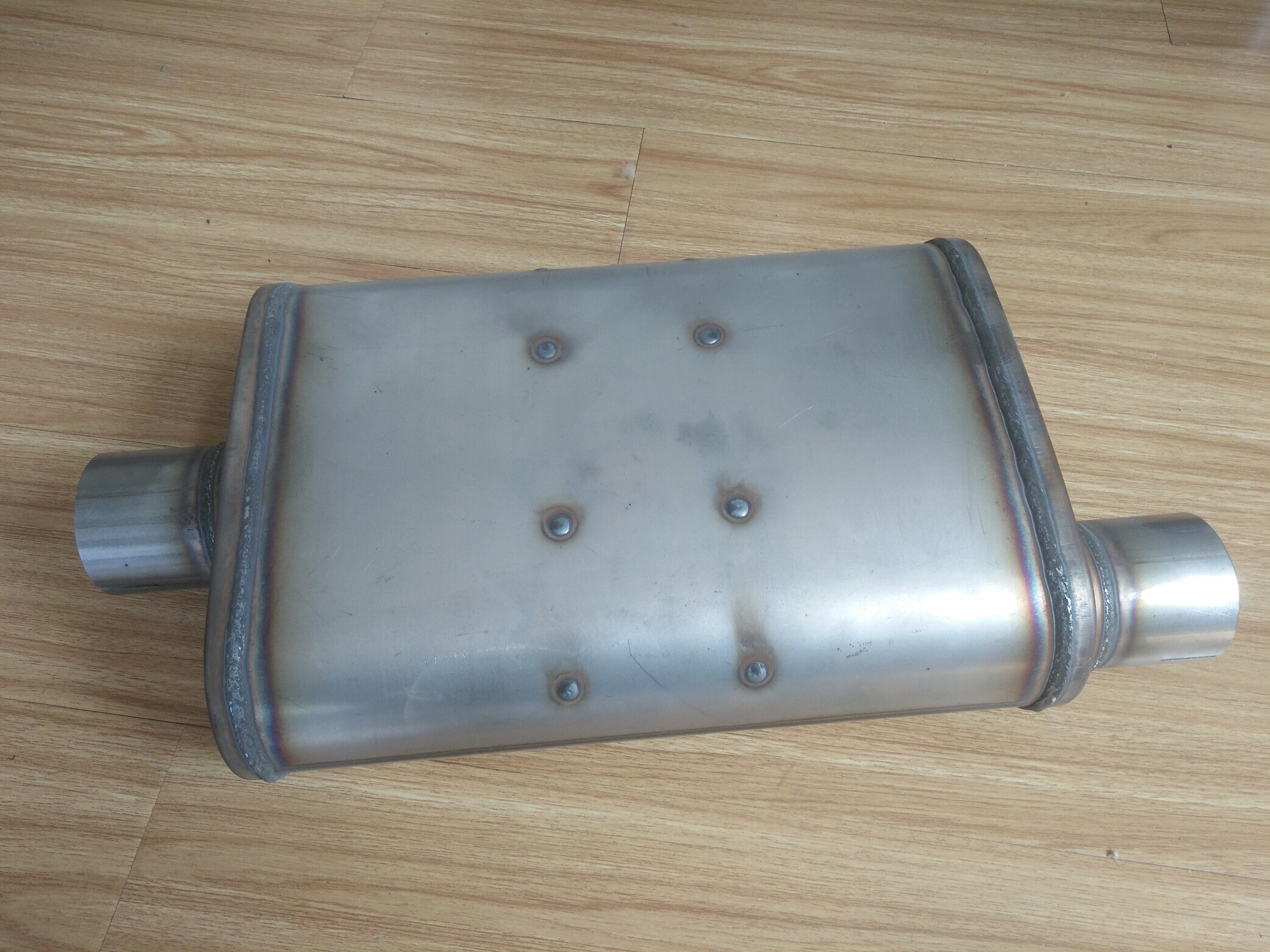 六軸工業(yè)焊接機(jī)器人多少錢，六軸工業(yè)焊接機(jī)器人配套周邊從哪里采購