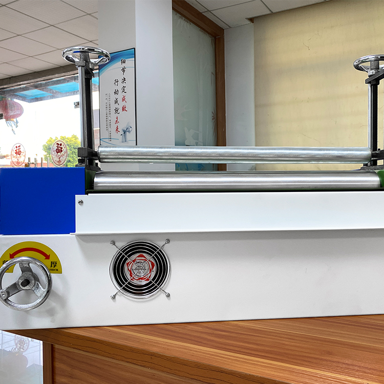 熱熔膠機(jī)-熱熔膠機(jī)在工業(yè)的發(fā)展趨勢 熱熔膠機(jī)過膠機(jī)