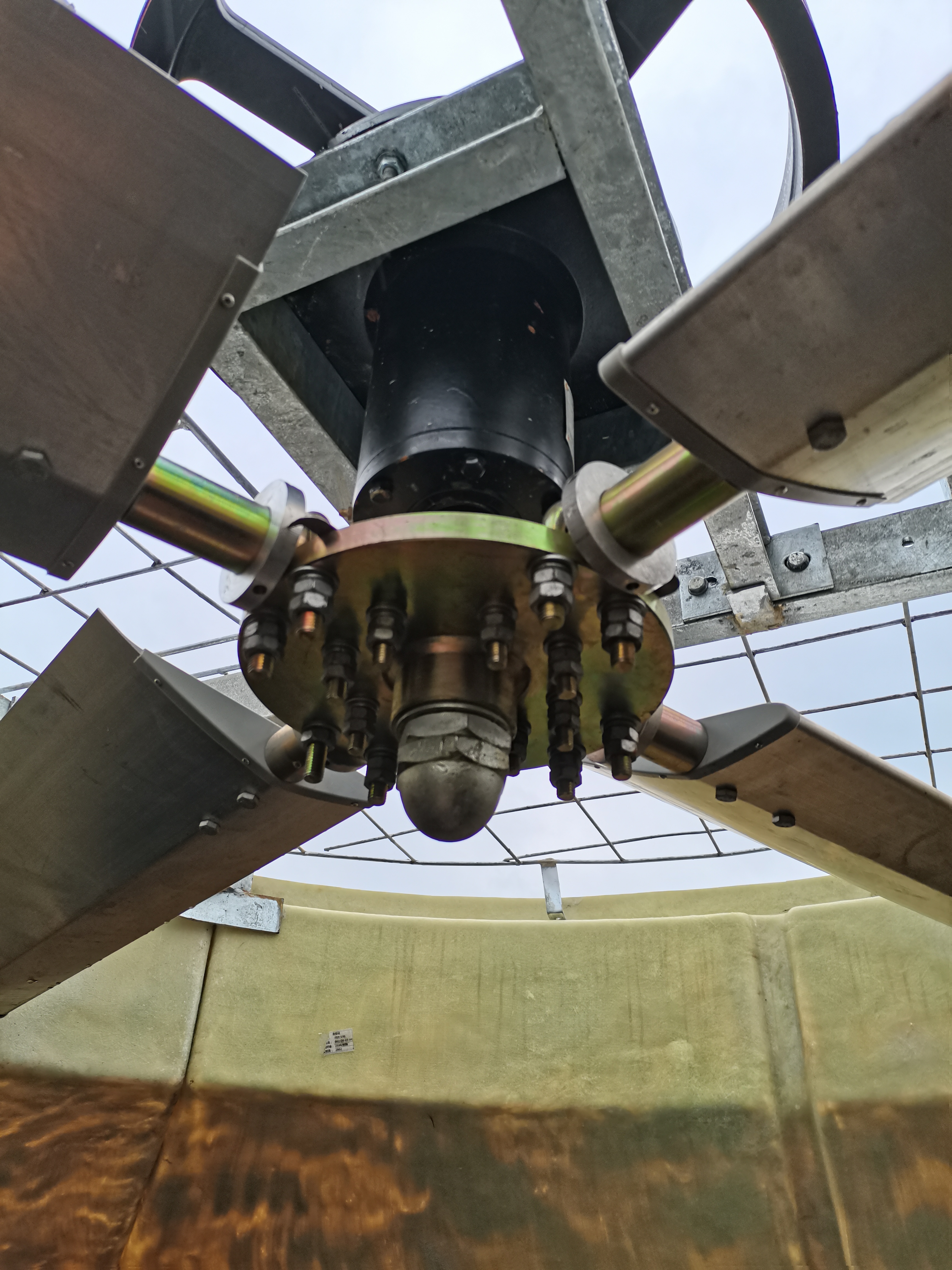 河南鈑金冷卻塔實(shí)體廠，鄭州方形冷卻塔形象店