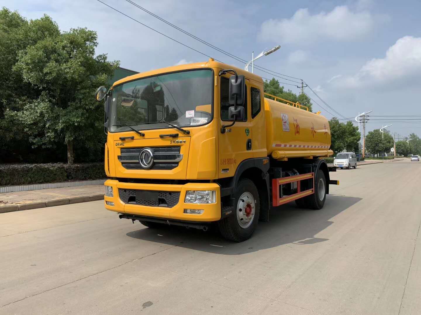 廣州市多功能灑水車廠家廣州國六灑水車銷售，實(shí)體店現(xiàn)貨供應(yīng)