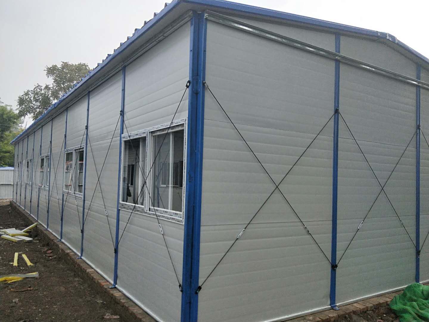 山西保溫活動房搭建彩鋼房防風(fēng) 呂梁生產(chǎn)集裝箱房住人