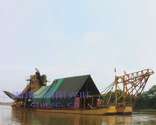 長沙旱地淘金船廣泛適用于河道、水庫…的采金使用，工作區(qū)域面大，河道深淺不受限制，結構設計合理