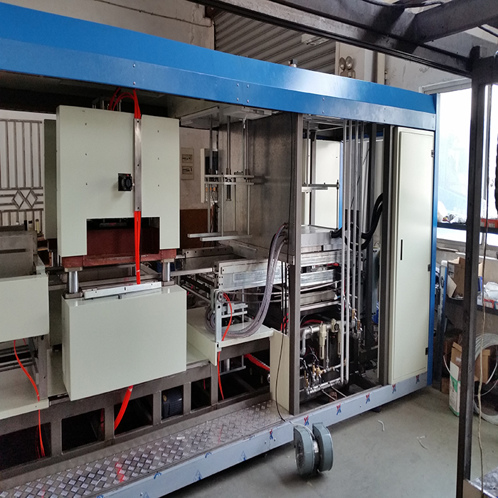 江蘇蘇州全自動高速吸塑成型一體機(jī)