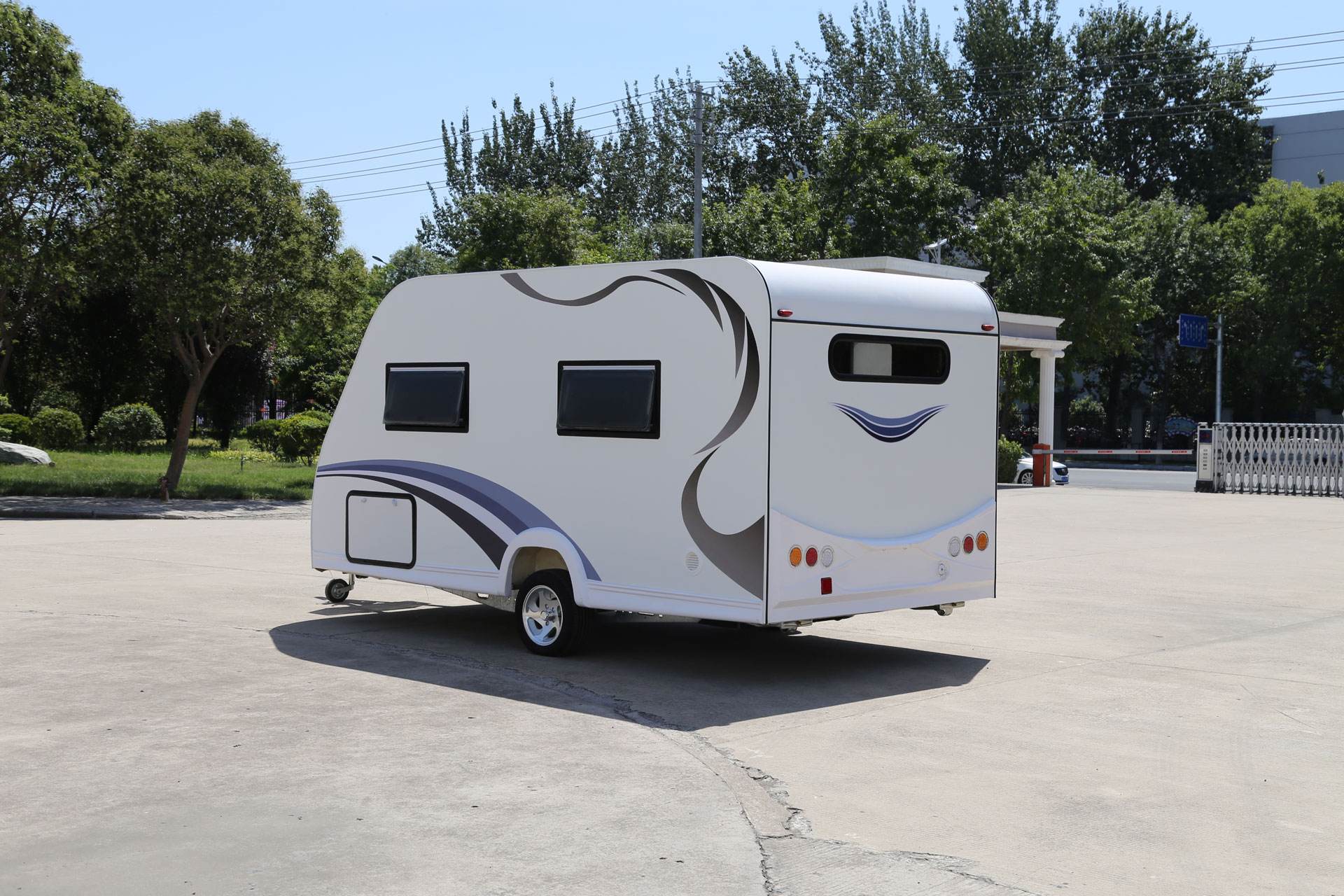 拖掛房車定制、廠價出售、聯(lián)系電話、售價【菏澤市奇美廣告有限公司】