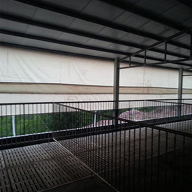 豬場(chǎng)卷簾布 防寒保暖養(yǎng)殖場(chǎng)卷簾布 豬舍養(yǎng)牛場(chǎng)卷簾設(shè)備安裝圖