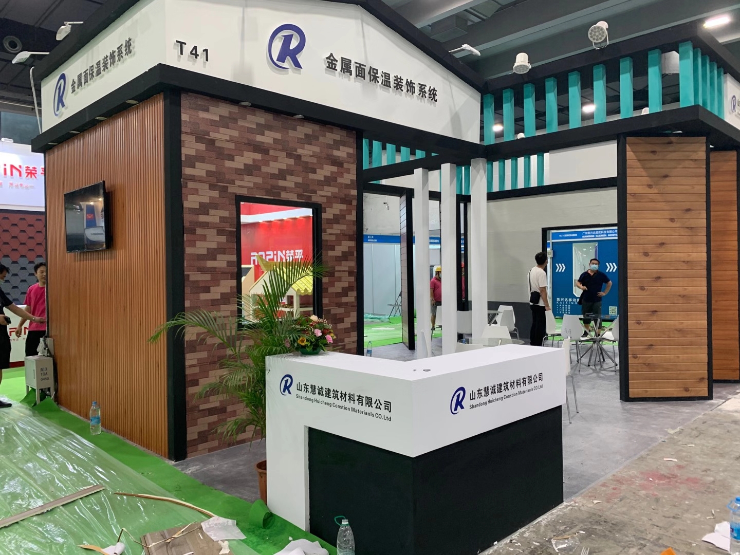 山東慧誠建筑材料有限公司 金屬雕花板生產(chǎn)廠家 防火等級B1 廠家直銷PU板聚氨酯保溫裝飾板
