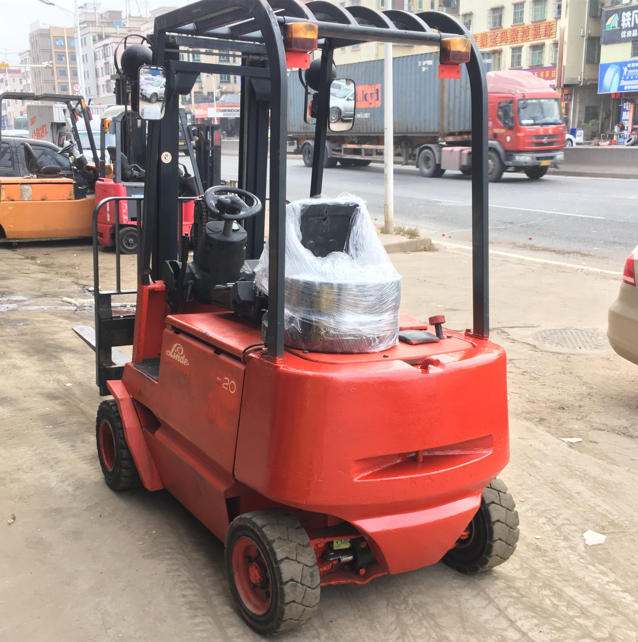 2噸二手林德電動(dòng)叉車配推拉器出租出售 特惠叉車二手林德2噸電動(dòng)叉車