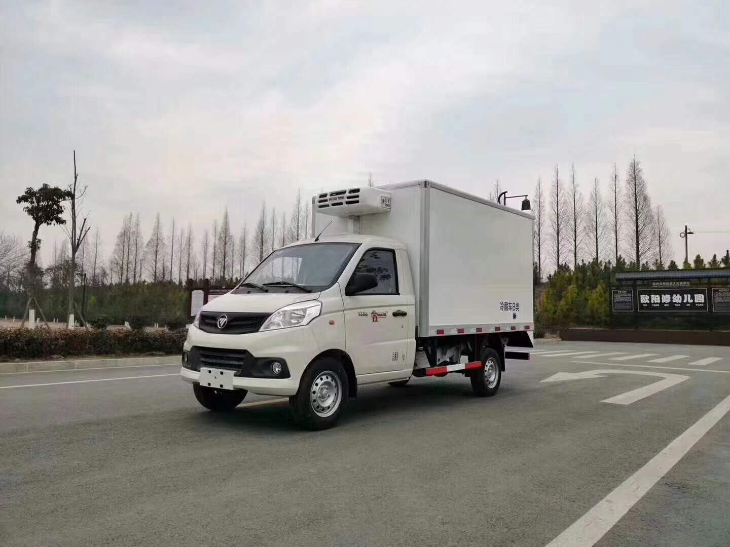 冷藏廂式保鮮車海鮮運輸車生產(chǎn)廠家