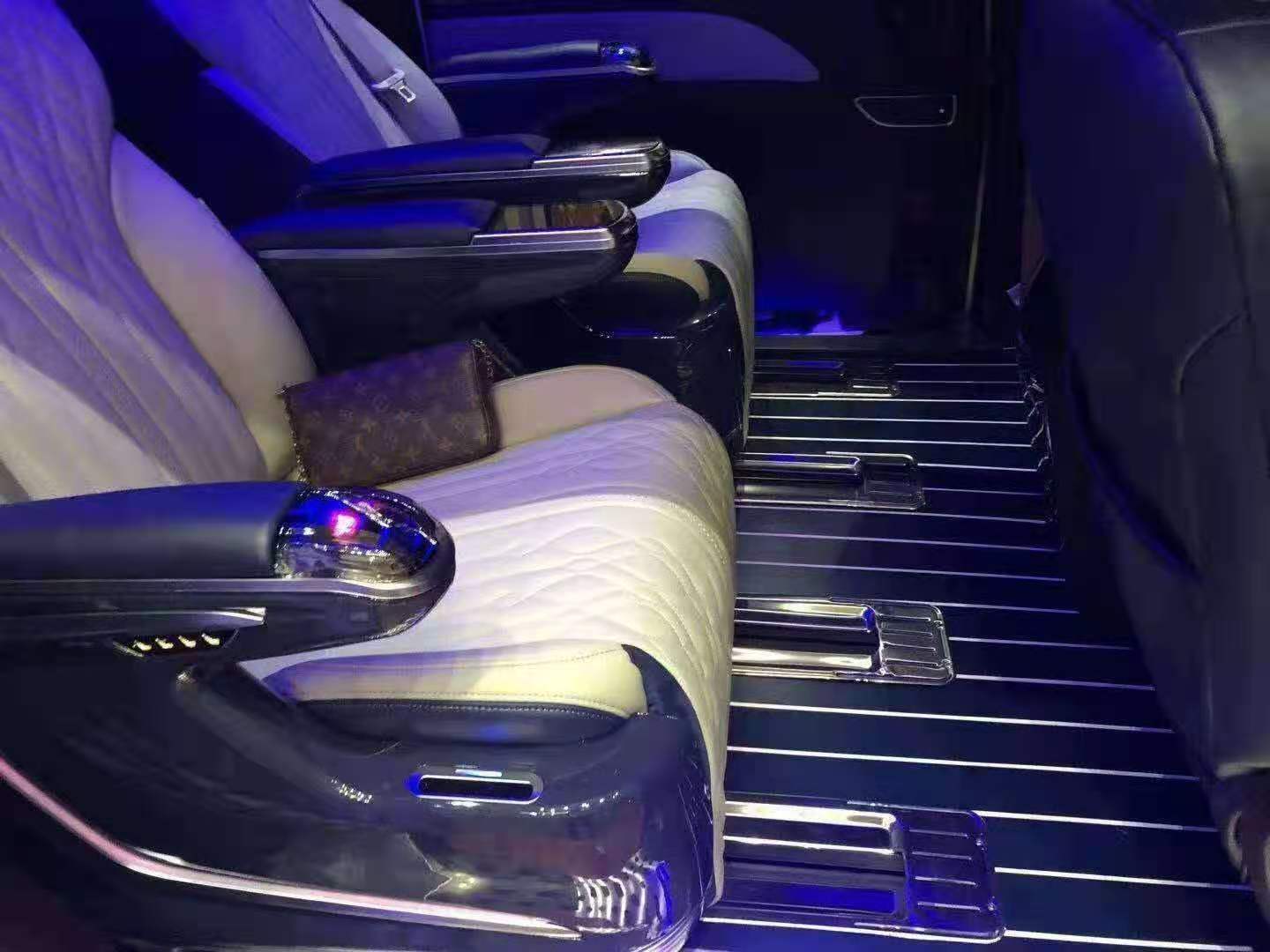 傳祺GM8內(nèi)飾改裝升級木地板航空座椅星空頂