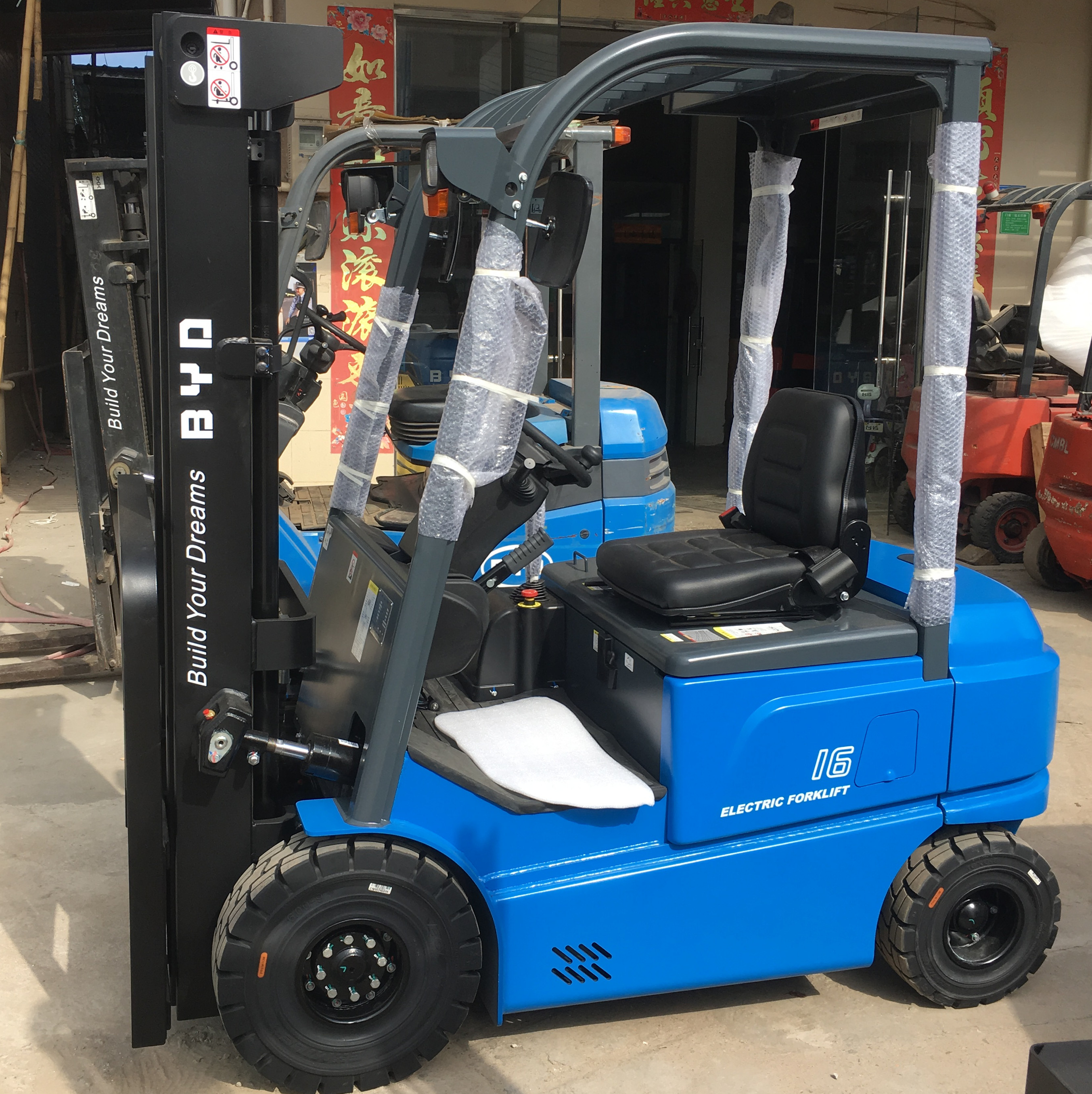 全新CPD16比亞迪鋰電池叉車(chē)