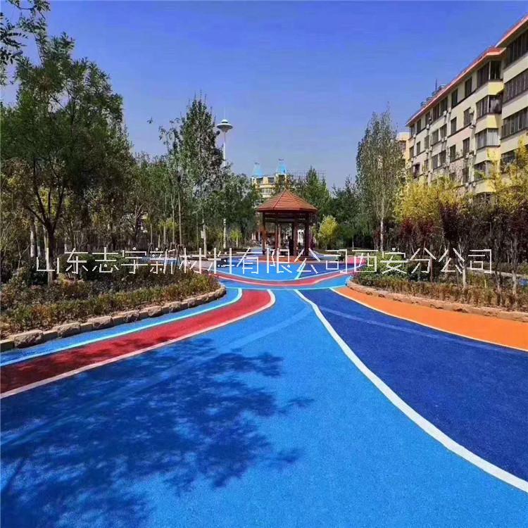 透水地坪出現(xiàn)泛堿現(xiàn)象怎么辦 透水地坪泛堿現(xiàn)象