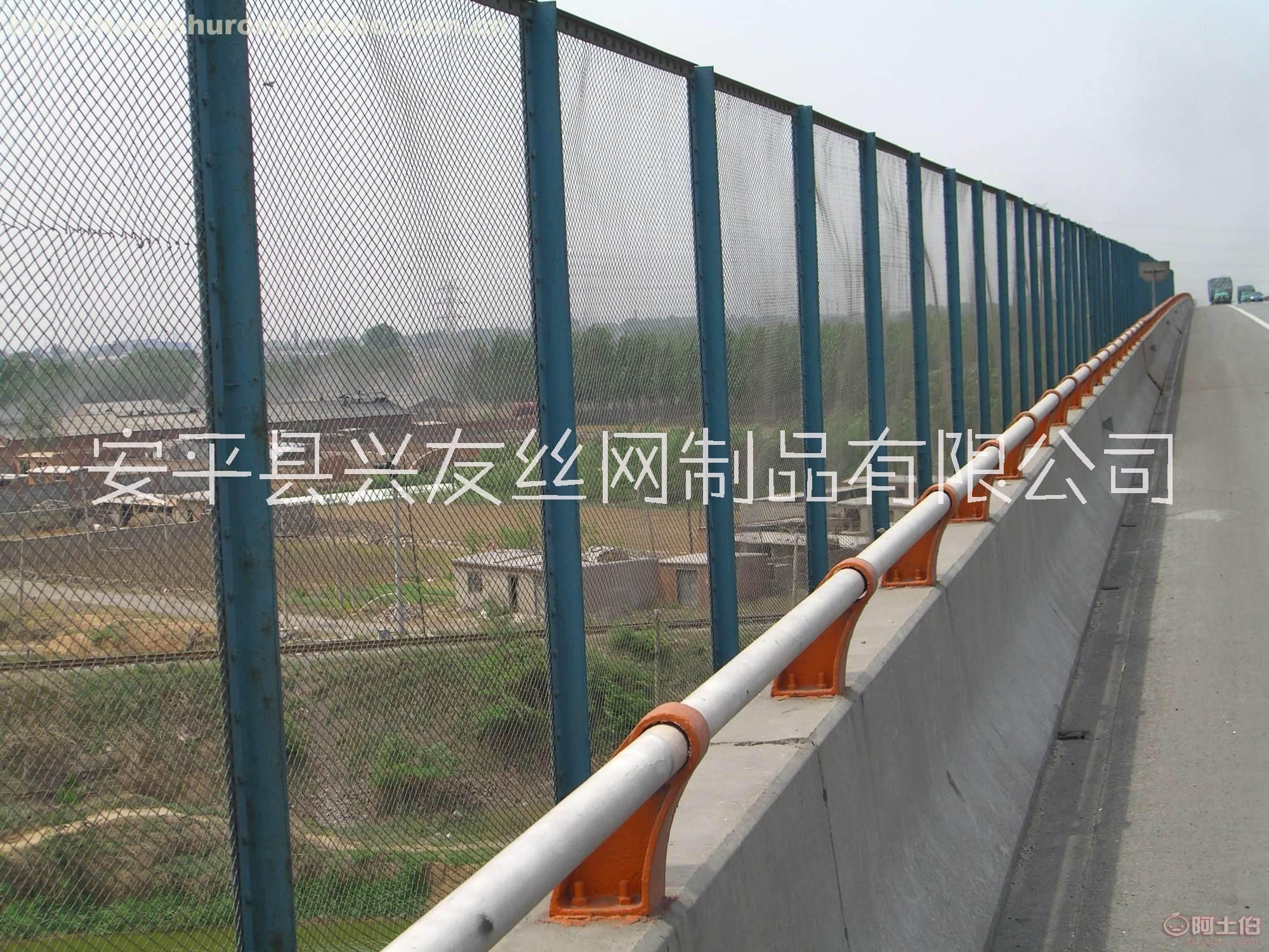高速公路護(hù)欄網(wǎng) 防護(hù)網(wǎng)浸塑公路圍欄 顏色規(guī)格可定制 防護(hù)網(wǎng)浸塑公路 高速公路護(hù)欄網(wǎng)