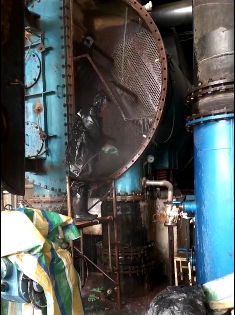 凝汽器清洗 山東鑫盈機(jī)械清洗公司