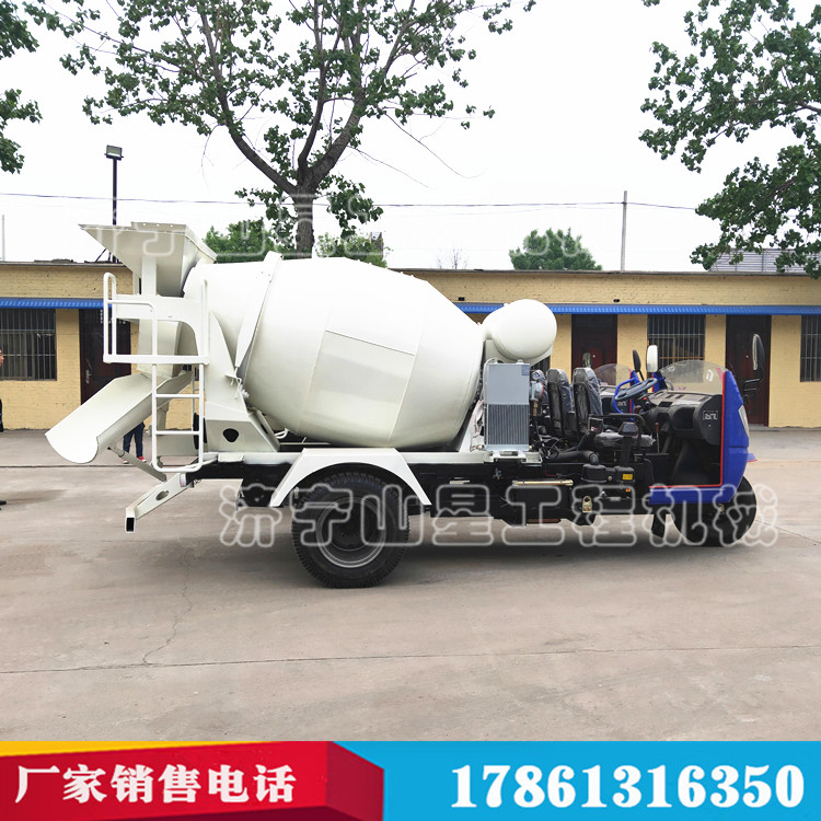 山星自產(chǎn)農(nóng)用水泥攪拌罐車 三輪車底盤攪拌車 農(nóng)村建房混凝土罐車