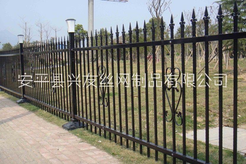 供應(yīng)庭院圍欄 鋅鋼護(hù)欄