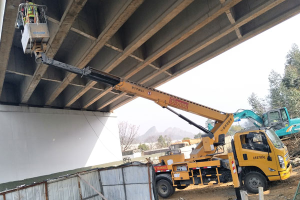 南寧升降機(jī)租賃高空作業(yè)車出租