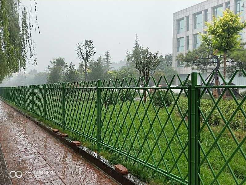 直銷市政仿竹護(hù)欄 市政仿竹圍欄 市政仿竹柵欄